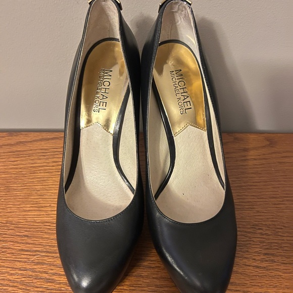 Michael Kors Pumps - Picture 3 of 6